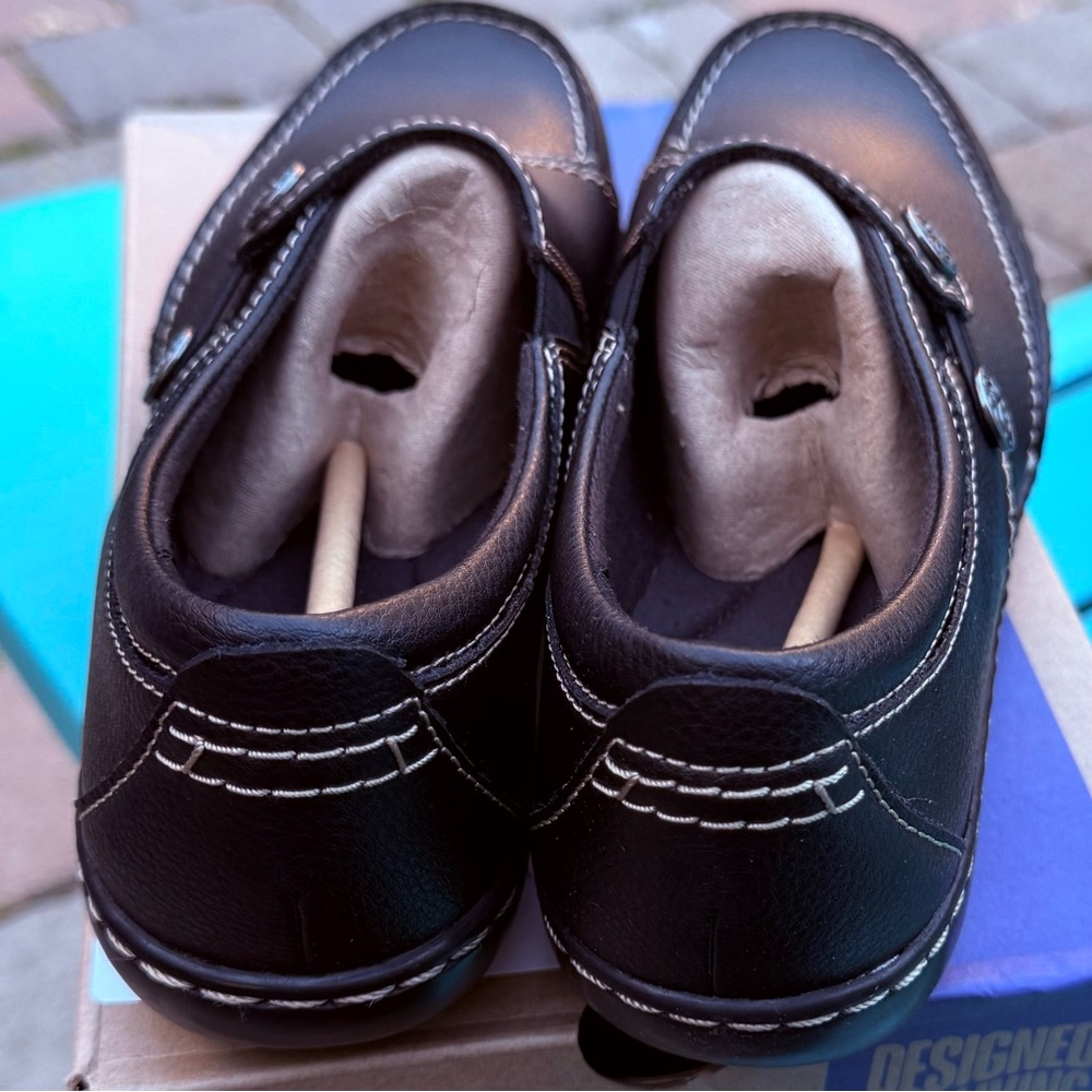 WOMENS CLARKS ASHLAND LANE SLIP-ON BLACK SUEDE LOAFERS US SIZE 8.5 NARROW (NWT) - Picture 3 of 9